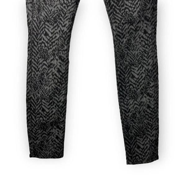 7  For All Mankind Gwenevere Skinny Black and Charcoal Zebra Print 25 - Picture 6 of 10